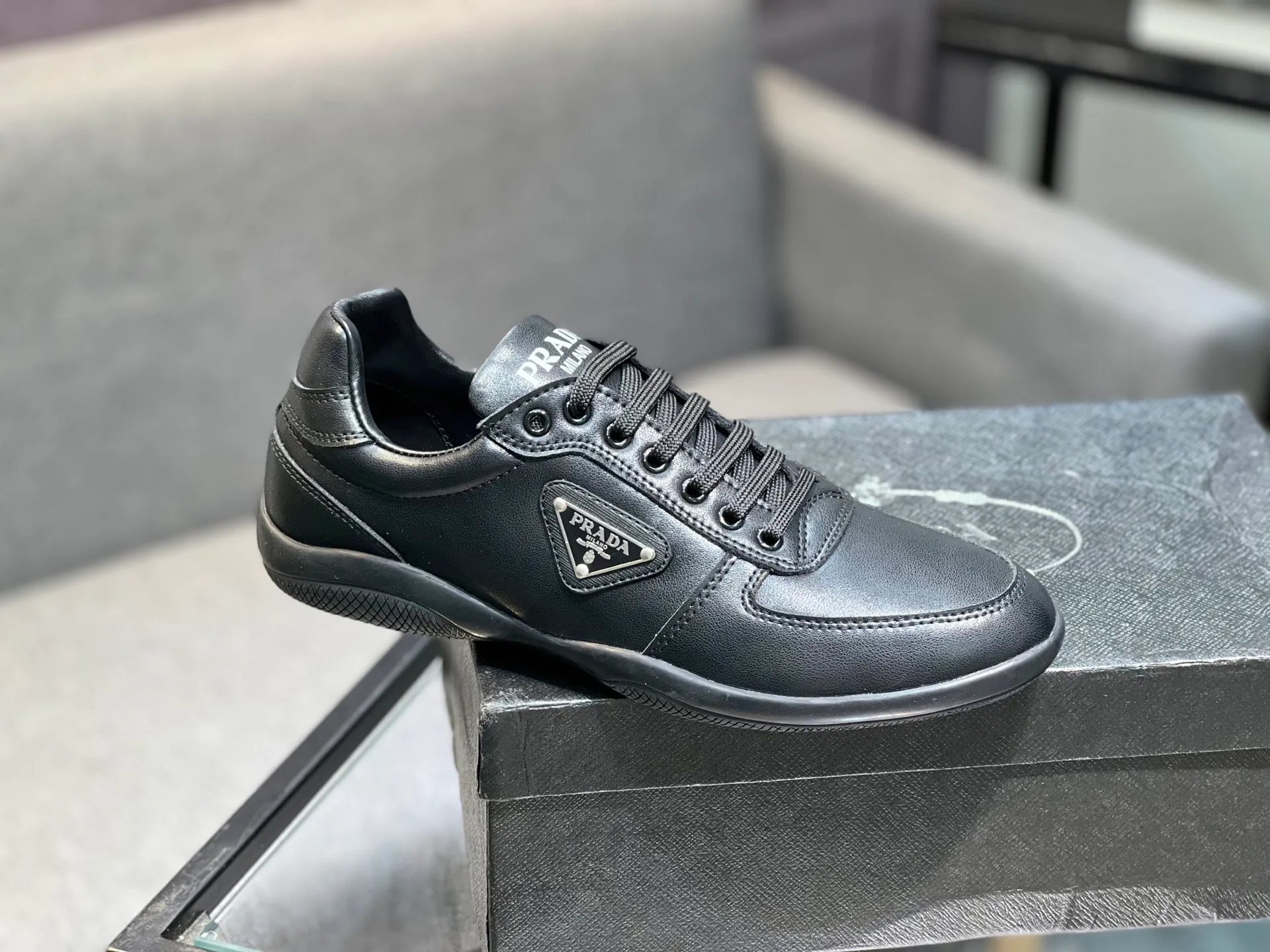 Men's men's shoes 💰440 [PRADA—Prada] 2025 latest model 🙈original replica! 👟👟👟Available here. The workmanship is top-notch. The upper is made of Italian 🇮🇹Imported calfskin. ❗️Breathable genuine leather lining @Suitable for travel. The original version has an enlarged engraved sole, making it suitable for all kinds of travels, showing low-key luxury. Size: 38-44 yards